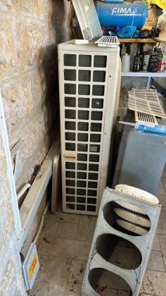 מזגן במצב מצויין מפורק לבוא ולקחת