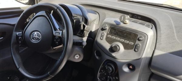 טויוטה אייגו (AYGO) X-Play ידני 1.0 (72 כ''ס) בנזין 2022 למכירה במגדל העמק