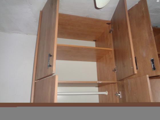 ארון בגדים גדול מעץ! פנוי