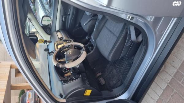 מיצובישי אאוטלנדר Instyle אוט' 5 מק' 2.0 (150 כ"ס) בנזין 2014 למכירה בירושלים