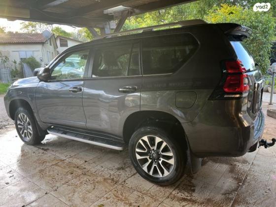 טויוטה לנד קרוזר ארוך Sahara אוט' 7 מק' דיזל 5 דל' 2.8 (204 כ"ס) דיזל 2023 למכירה במולדת