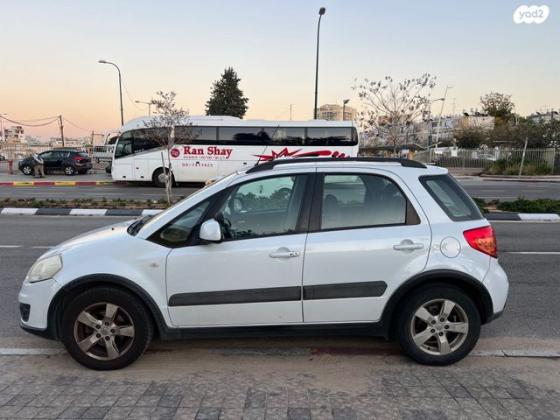 סוזוקי SX4 GLX הצ'בק אוט' 1.6 (120 כ"ס) בנזין 2013 למכירה בפתח תקווה