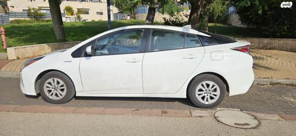 טויוטה פריוס הייבריד אוט' 1.8 (98 כ''ס) בנזין 2016 למכירה במודיעין עילית