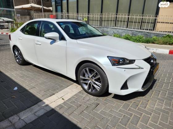 לקסוס IS300h Luxury SR הייבריד אוט' 2.5 (181 כ''ס) בנזין 2019 למכירה ברמת השרון