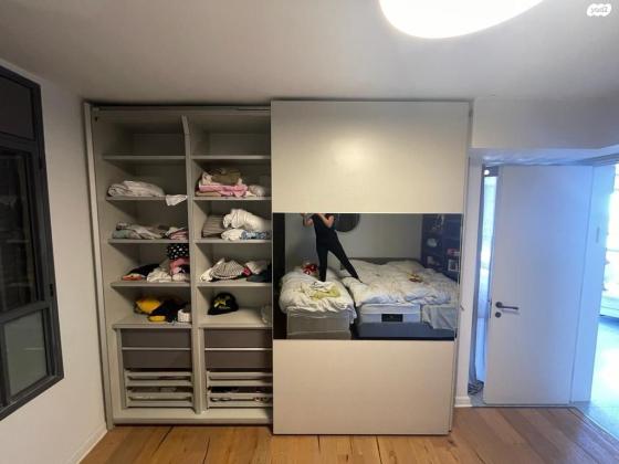 ארון בגדים יוקרתי של חברת