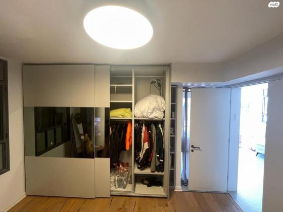 ארון בגדים יוקרתי של חברת