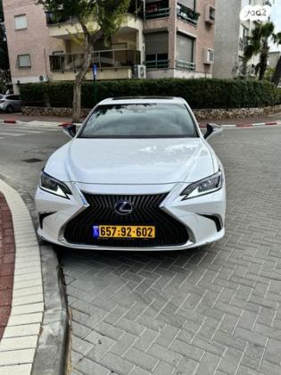 לקסוס ES300H Premium MM12 הייבריד אוט' 2.5 (178 כ''ס) בנזין 2021 למכירה בכפר ביאליק