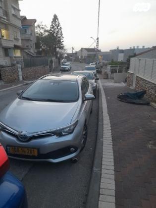 טויוטה אוריס הייבריד TS Sky סטיישן הייבריד אוט' 1.8 (99 כ"ס) בנזין 2017 למכירה בעץ אפרים