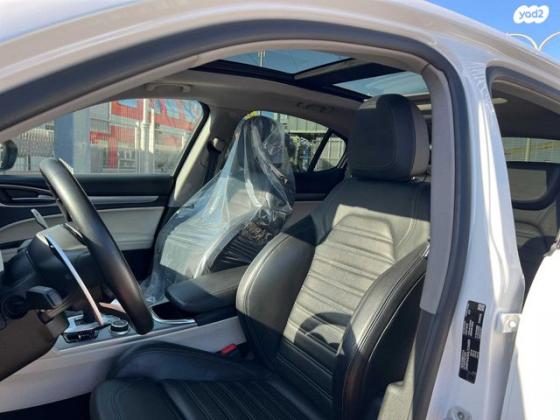 אלפא רומיאו סטלויו 4X4 Veloce AWD אוט' 2.0 (280 כ''ס) בנזין 2021 למכירה בבני ברק