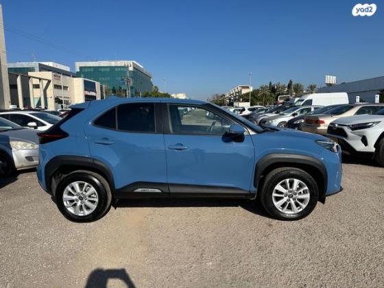 טויוטה יאריס קרוס HSD Urban אוט' 1.5 (92 כ''ס) בנזין 2022 למכירה בכפר סבא