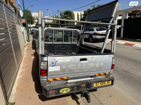איסוזו איפון 4X4 4X4 DLX דאבל קבינה אוט' דיזל 3.1 (109 כ''ס) דיזל 2002 למכירה בנתניה