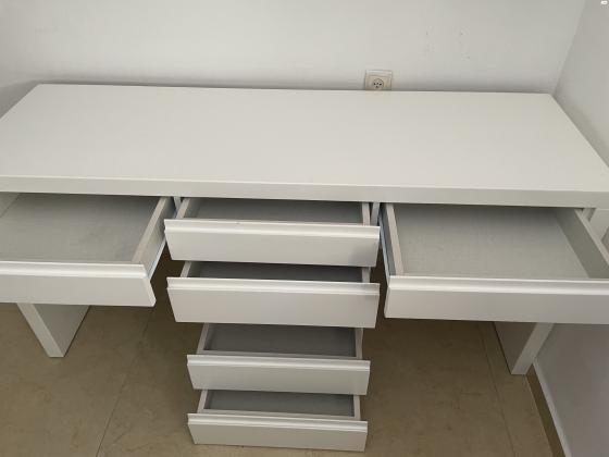 במצב מצוייןשולחן כתיבה + 2