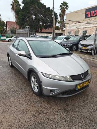 הונדה סיוויק האצ'בק החדשה Comfort אוט' 1.8 (140 כ''ס) בנזין 2011 למכירה בלוד