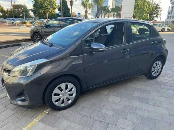 טויוטה יאריס הייבריד Hybrid אוט' 1.5 (74 כ''ס) בנזין 2014 למכירה ברעננה