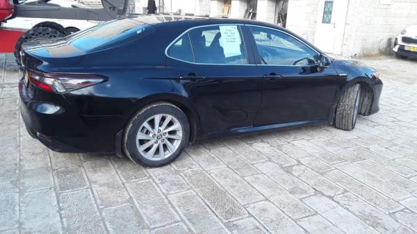 טויוטה קאמרי LE Plus הייבריד אוט' 2.5 (208 כ''ס) בנזין 2022 למכירה בירושלים