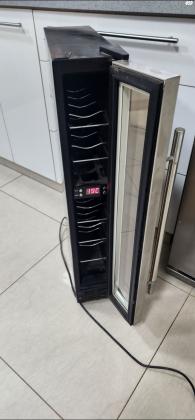 מקרר יינות יוקרתי מעוצב בצורה