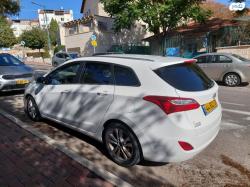 יונדאי i30 Inspire סטיישן אוט' 1.6 (135 כ"ס) בנזין 2014 למכירה בבית 