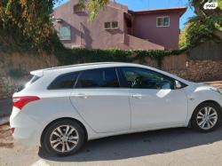 יונדאי i30 Inspire סטיישן אוט' 1.6 (135 כ"ס) בנזין 2014 למכירה בבית 