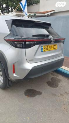 טויוטה יאריס קרוס Urban אוט' 1.5 (125 כ''ס) בנזין 2023 למכירה ברמת השרון