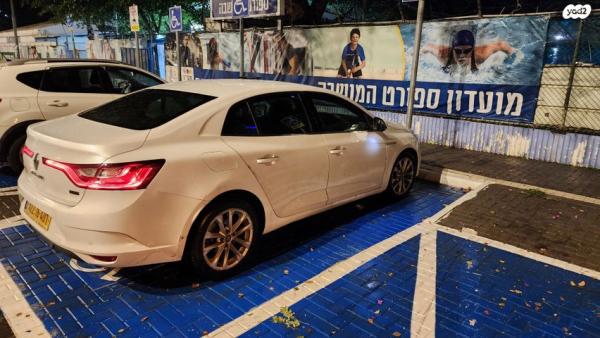 רנו מגאן גראנד קופה Intense אוט' דיזל 1.5 (110 כ"ס) דיזל 2018 למכירה בחריש