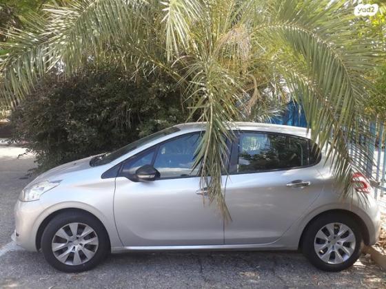 פיג'ו 208 Access ידני 1.2 (82 כ"ס) בנזין 2015 למכירה בתל אביב יפו