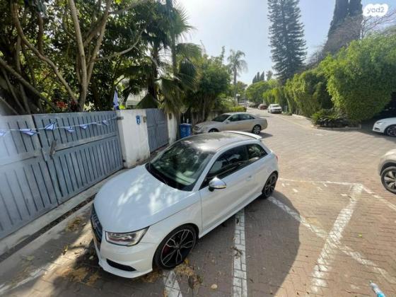 אאודי A1 4X4 S1 ידני 3 דל' 2.0 (231 כ"ס) בנזין 2015 למכירה בתל אביב יפו