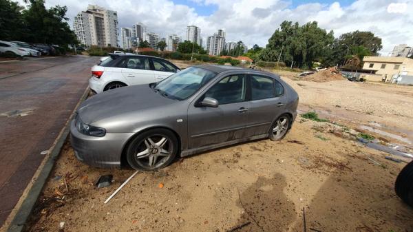 סיאט לאון Top Sport ידני 5 דל' 1.8 (180 כ''ס) בנזין 2003 למכירה בראשון לציון