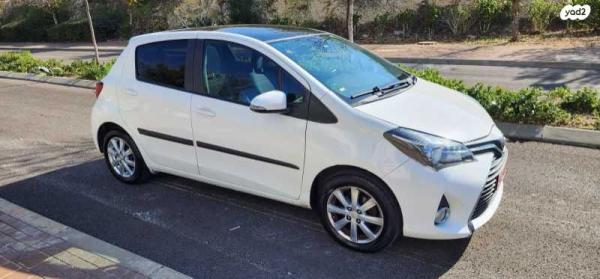טויוטה יאריס Sky אוט' 1.3 (99 כ"ס) בנזין 2017 למכירה בחיפה