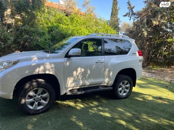 טויוטה לנד קרוזר קצר 4X4 Select 60th אוט' דיזל 3.0 (190 כ''ס) דיזל 2011 למכירה בבית זית