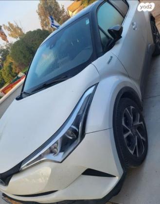 טויוטה C-HR Chic הייבריד אוט' 1.8 (98 כ"ס) בנזין 2017 למכירה בכפר ברוך