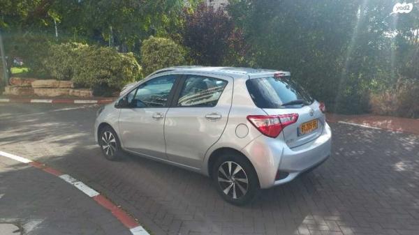 טויוטה יאריס Style אוט' 1.5 (112 כ"ס) בנזין 2017 למכירה ברעננה