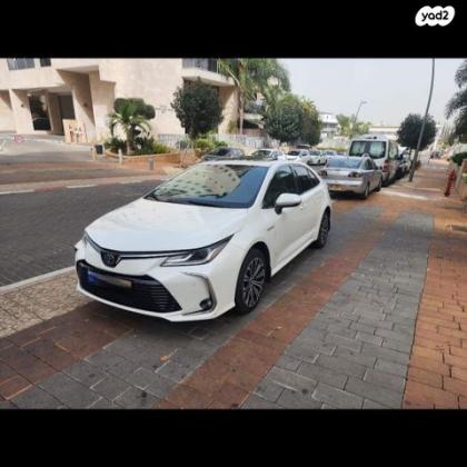 טויוטה קורולה הייבריד Lounge Luxury סדאן אוט' 1.8 (98 כ''ס) בנזין 2019 למכירה בכפר סבא