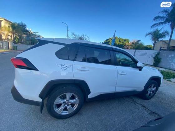 טויוטה RAV4 ארוך 4X4 Explore אוט' 2.0 (175 כ''ס) בנזין 2020 למכירה בשוהם