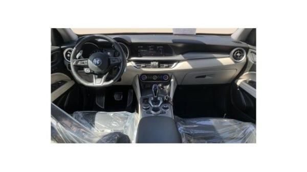 אלפא רומיאו סטלויו 4X4 Veloce AWD אוט' 2.0 (280 כ''ס) בנזין 2021 למכירה ב