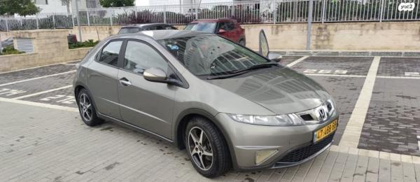 הונדה סיוויק האצ'בק החדשה Comfort אוט' 1.8 (140 כ''ס) בנזין 2009 למכירה בעפולה