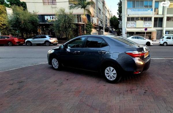 טויוטה קורולה Sun אוט' 1.6 (132 כ"ס) בנזין 2018 למכירה ברעננה