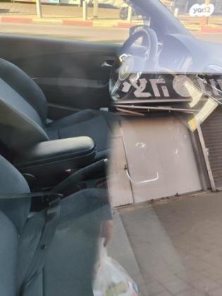 פולקסווגן פולו Young ידני 3 דל' 1.4 (85 כ''ס) בנזין 2012 למכירה בתל אביב יפו