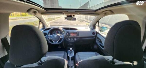 טויוטה יאריס Sky אוט' 1.3 (99 כ"ס) בנזין 2017 למכירה בחיפה