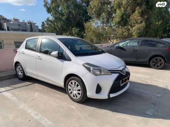 טויוטה יאריס Sol אוט' 1.3 (99 כ"ס) בנזין 2015 למכירה ברחובות