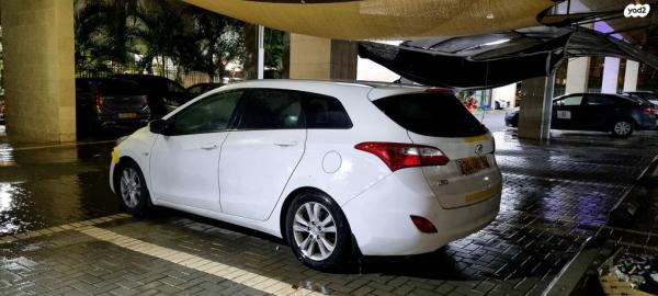 יונדאי i30 Inspire סטיישן אוט' 1.6 (135 כ"ס) בנזין 2015 למכירה ברחובות