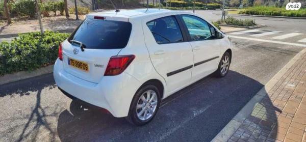 טויוטה יאריס Sky אוט' 1.3 (99 כ"ס) בנזין 2017 למכירה בחיפה