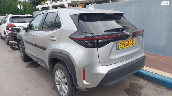 טויוטה יאריס קרוס Urban אוט' 1.5 (125 כ''ס) בנזין 2023 למכירה ברמת השרון
