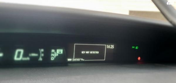 טויוטה פריוס GLI הייבריד אוט' 1.8 (99 כ"ס) בנזין 2013 למכירה בפרדס חנה כרכור