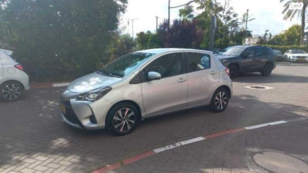 טויוטה יאריס Style אוט' 1.5 (112 כ"ס) בנזין 2017 למכירה ברעננה
