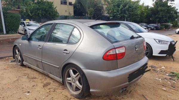 סיאט לאון Top Sport ידני 5 דל' 1.8 (180 כ''ס) בנזין 2003 למכירה בראשון לציון