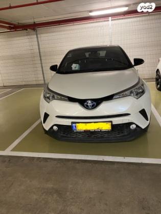 טויוטה C-HR Chic הייבריד אוט' 1.8 (98 כ"ס) בנזין 2017 למכירה ברמת גן