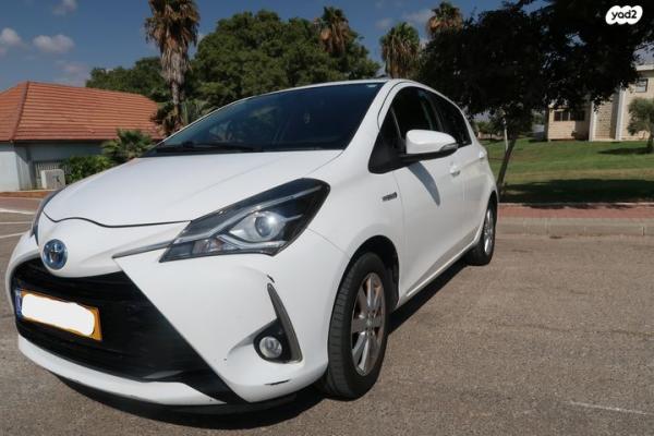 טויוטה יאריס הייבריד Style אוט' 1.5 (73 כ"ס) בנזין 2017 למכירה ברמת גן