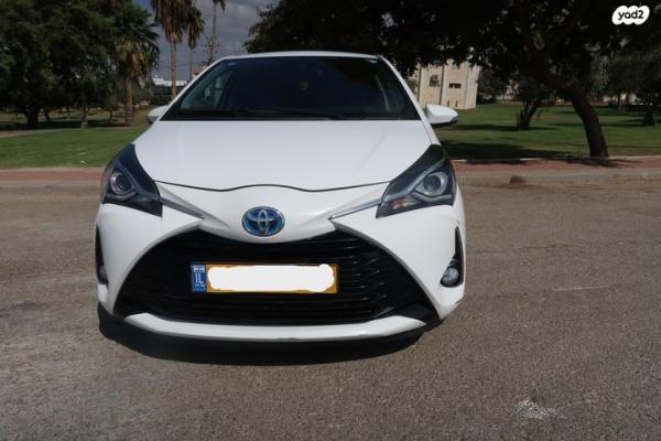 טויוטה יאריס הייבריד Style אוט' 1.5 (73 כ"ס) בנזין 2017 למכירה ברמת גן