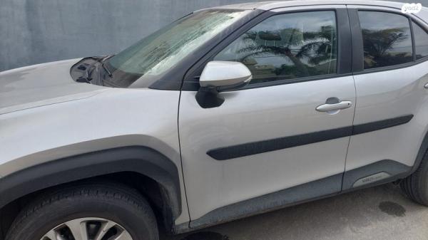 טויוטה יאריס קרוס Urban אוט' 1.5 (125 כ''ס) בנזין 2023 למכירה ברמת השרון