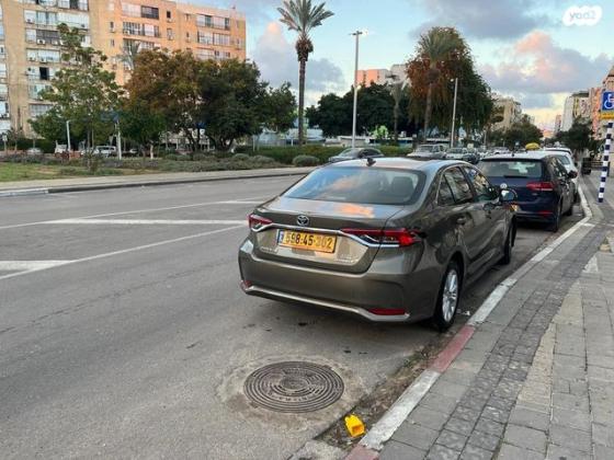 טויוטה קורולה הייבריד Comfort סדאן אוט' 1.8 (122 כ''ס) בנזין 2021 למכירה בבת ים